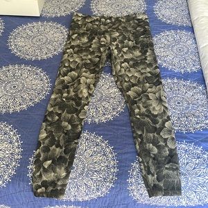 Athleta black and white flower leggings